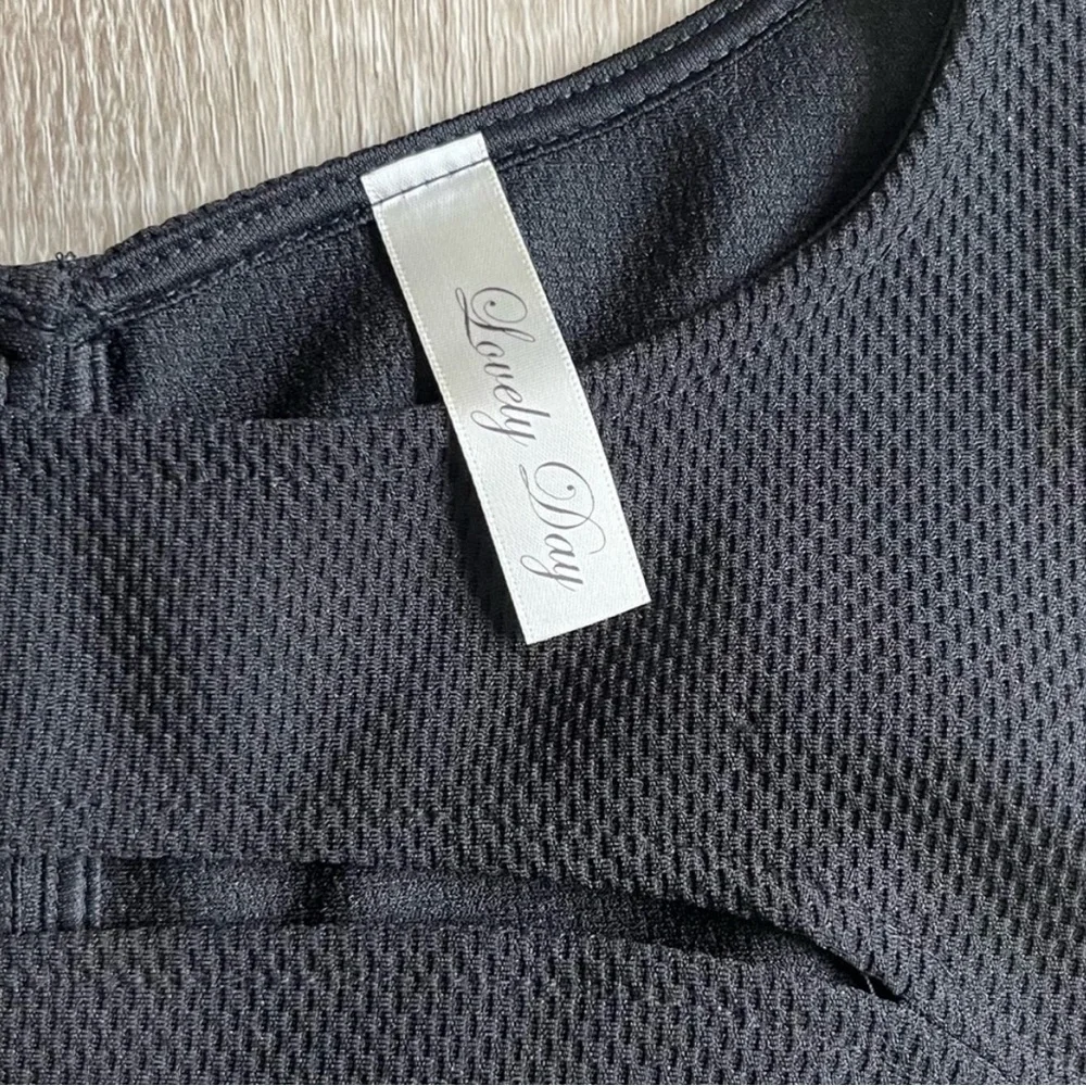 Black Bodycon Cutout Sleeveless Knee Length Dress by Lovely Day Sexy Size Med - Picture 8 of 9